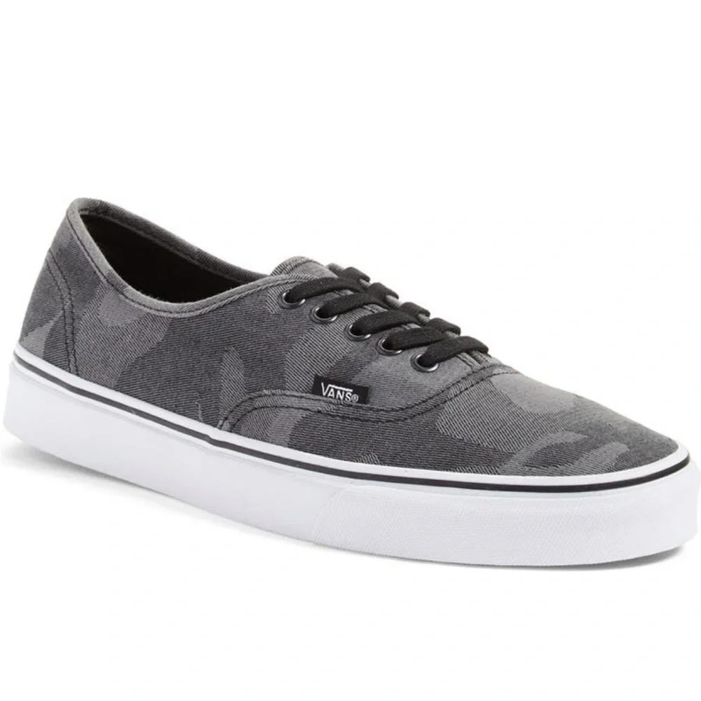 Vans | Limited Edition Authentic Sneaker (camo)